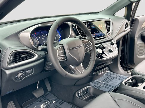 New 2026 Chrysler Pacifica Select image 4