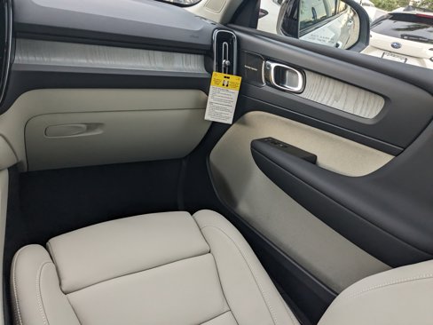 New 2026 Volvo XC40 B5 Ultra w/ Protection Package Premier image 18