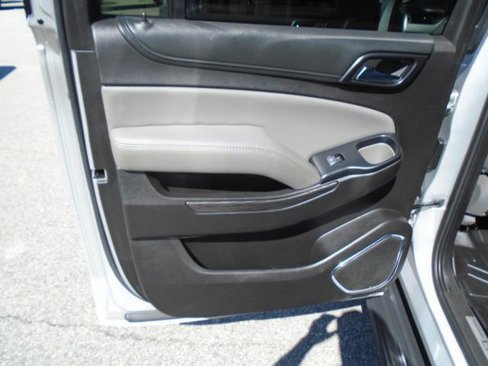 Used 2017 Chevrolet Suburban LT image 34