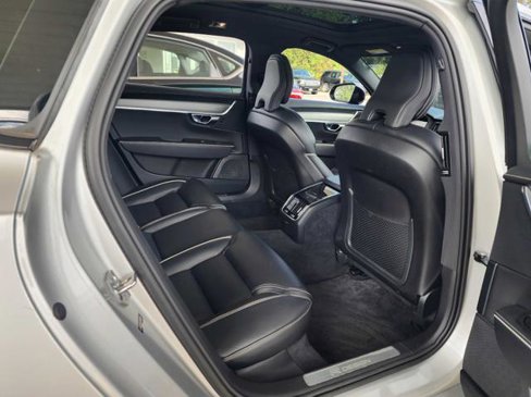 Used 2020 Volvo S90 T6 R-Design image 14