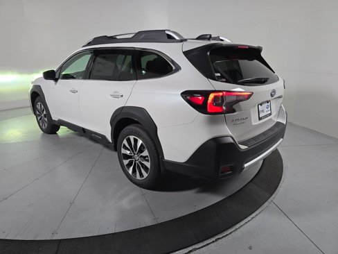 New 2025 Subaru Outback Touring XT image 3