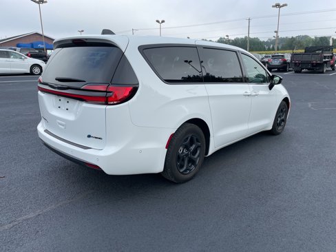 Used 2023 Chrysler Pacifica Limited w/ S Appearance Package image 6