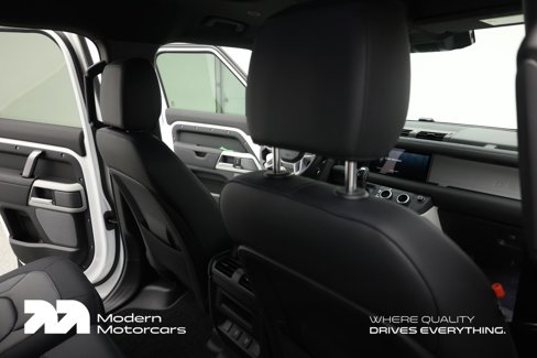 Used 2024 Land Rover Defender 110 X-Dynamic SE image 28