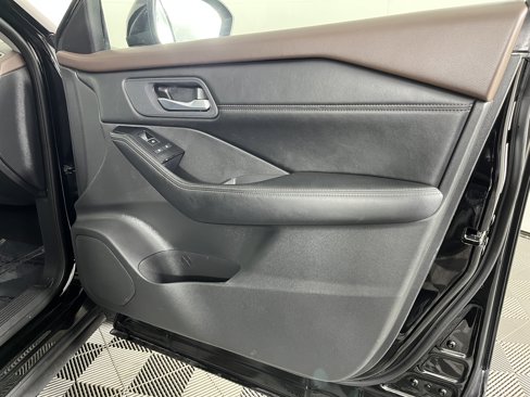 Used 2023 Nissan Rogue SL w/ SL Premium Package image 16