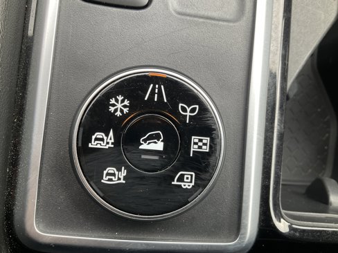 Used 2024 Nissan Pathfinder SV image 18