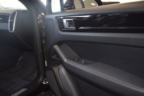 Used 2021 Porsche Cayenne image 22