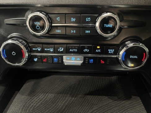Used 2024 Ford F250 Platinum image 15