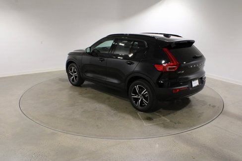 New 2026 Volvo XC40 B5 Core w/ Climate Package image 3