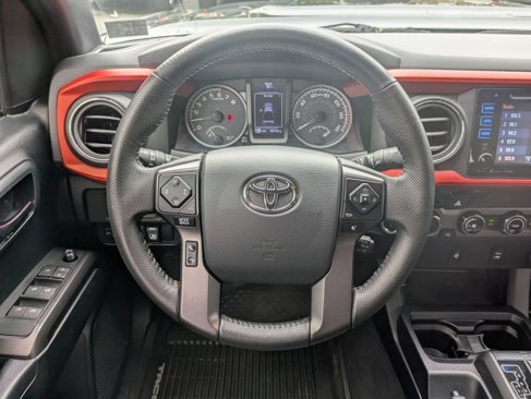 Used 2017 Toyota Tacoma TRD Sport image 18
