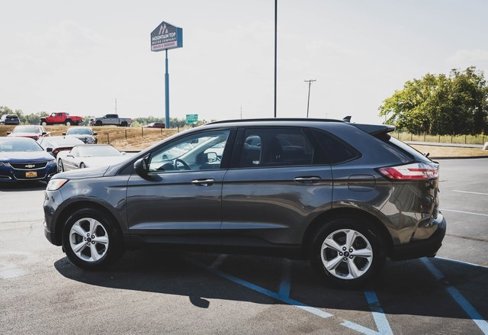 Used 2020 Ford Edge SE image 23