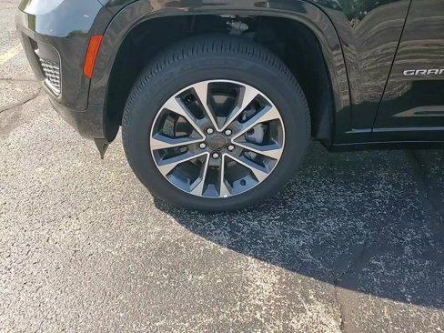 New 2025 Jeep Grand Cherokee L Overland w/ Advanced Protech Group III image 9