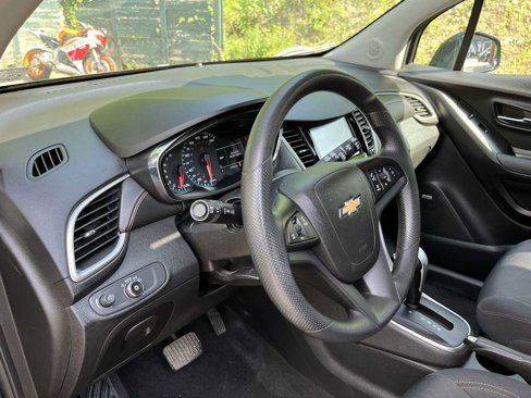 Certified 2017 Chevrolet Trax LT w/ Sun & Sound Package image 10