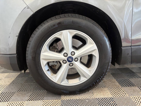Used 2018 Ford Edge SE image 26