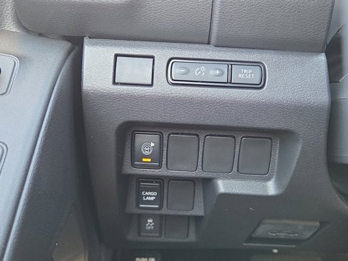 Used 2025 Nissan Frontier SV image 15