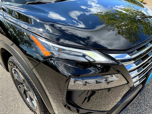 Certified 2025 Nissan Rogue SV image 31