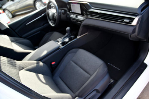 Used 2025 Toyota Camry LE image 29