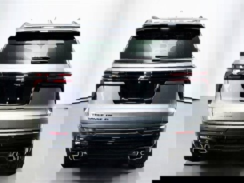 New 2026 Chevrolet Traverse LT w/ Midnight/Sport Edition image 5