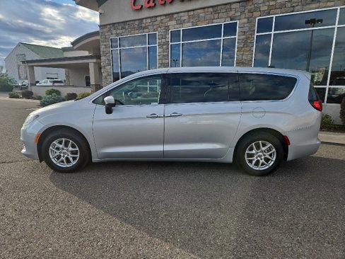 Used 2023 Chrysler Voyager LX image 2