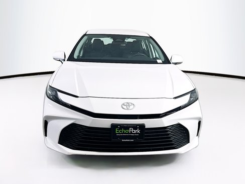 Used 2025 Toyota Camry LE image 2