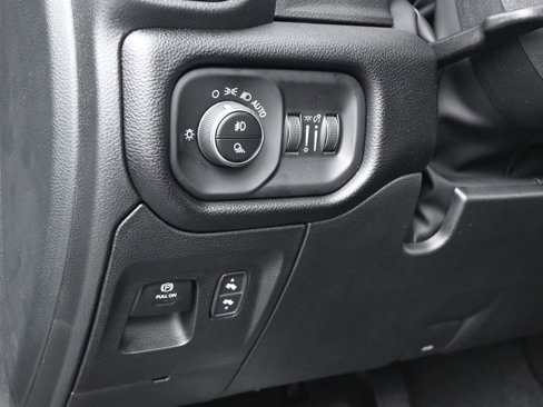 New 2025 RAM 1500 4x4 Crew Cab image 14