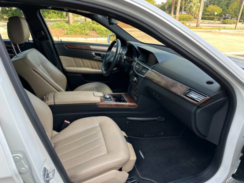 Used 2011 Mercedes-Benz E 550 Sedan image 25
