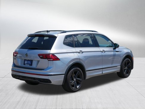 Certified 2024 Volkswagen Tiguan SE R-Line image 7