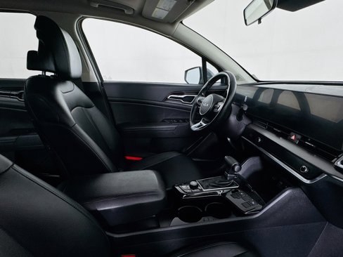 Used 2025 Kia Sportage EX w/ Premium Package image 28