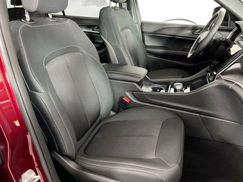 New 2025 Jeep Grand Cherokee L Laredo w/ Luxury Tech Group I image 30