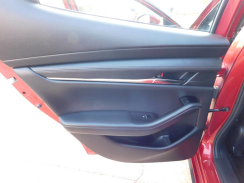 Used 2019 MAZDA MAZDA3 Hatchback w/ Preferred Package image 12