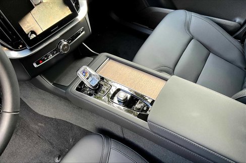 New 2026 Volvo XC90 B6 Plus w/ Protection Package Premier image 10