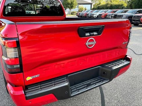 Certified 2025 Nissan Frontier SV image 27