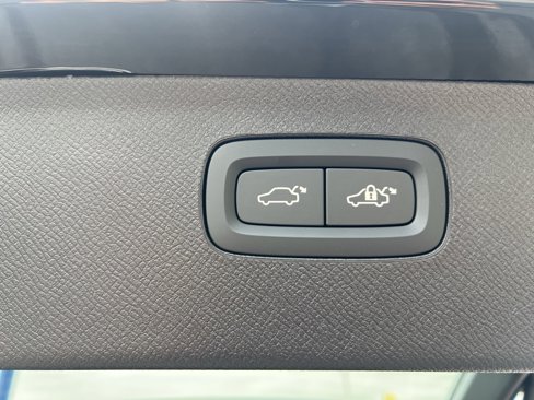 New 2026 Volvo XC90 B6 Plus w/ Protection Package Premier image 32