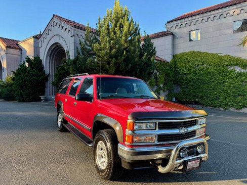 Used 1999 Chevrolet Suburban 4WD w/ Preferred Equipment Group 2 image 4