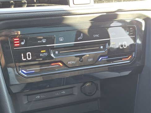 New 2025 Volkswagen Taos SE image 16