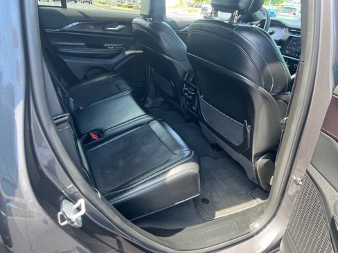 Used 2023 Jeep Grand Cherokee Altitude image 14