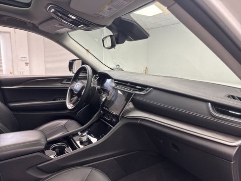 Used 2022 Jeep Grand Cherokee Limited image 12