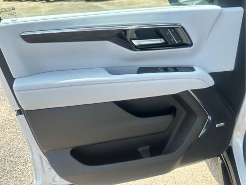 New 2025 Chevrolet Suburban Premier image 22