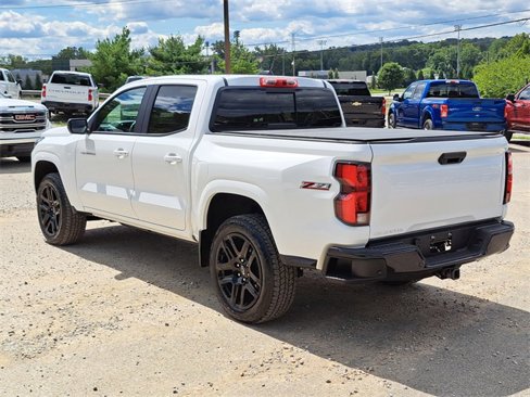 Used 2024 Chevrolet Colorado Z71 w/ Z71 Convenience Package 2 image 3