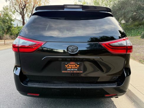 Used 2020 Toyota Sienna XLE image 4