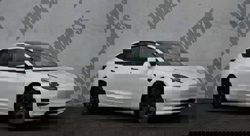 Used 2023 Tesla Model 3 Standard Range image 3
