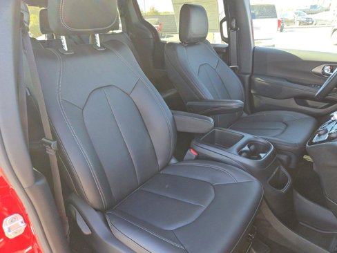 New 2025 Chrysler Pacifica Select image 35