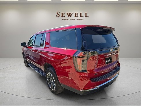 Used 2025 Chevrolet Suburban LT w/ Comfort Package image 2