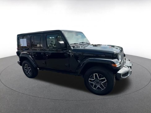 Used 2025 Jeep Wrangler Sahara image 2