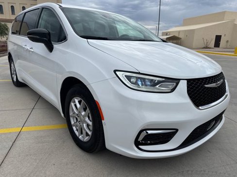 New 2024 Chrysler Pacifica Touring-L image 7