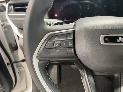Used 2023 Jeep Grand Cherokee L Laredo image 20