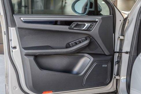 Used 2021 Porsche Macan image 40