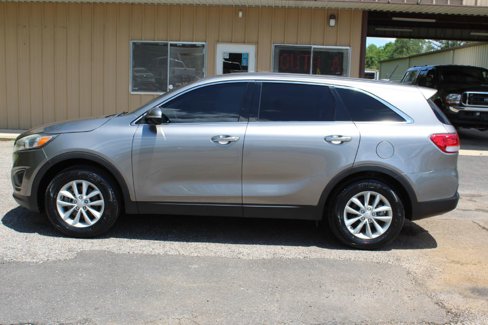 Used 2017 Kia Sorento L image 4