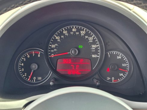 Used 2012 Volkswagen Beetle Launch Edition image 25