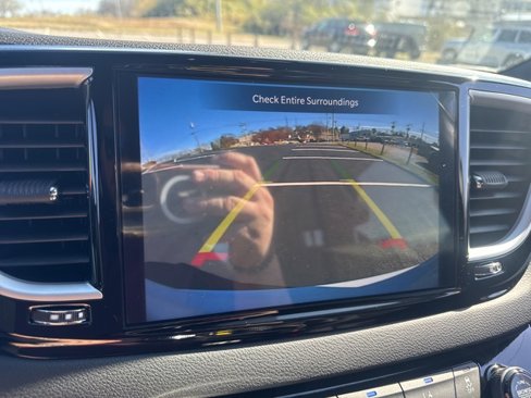 New 2025 Chrysler Voyager LX image 16