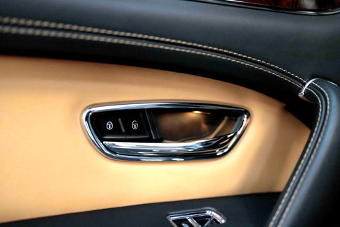 Used 2018 Bentley Bentayga image 64